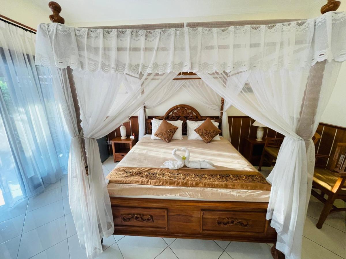Hotel Mutiara Bali Candidasa Esterno foto